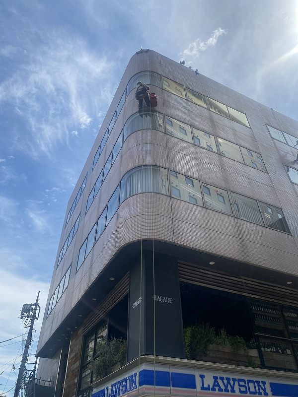 Sビル様危険なタイルの撤去工事（緊急対応）