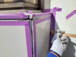 ビルの外壁パネルの目地シーリング打替え工事を行いました（無足場）