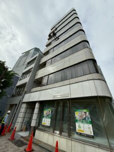 Yビル様外壁タイル打診調査及び8階一部シール工事｜ロープアクセス工法