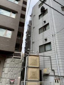 I大使館様｜換気扇フード廻りシール工事｜ロープアクセス工法