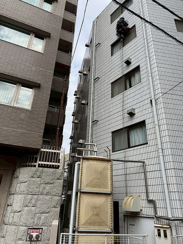 I大使館様換気扇フード廻りシール工事