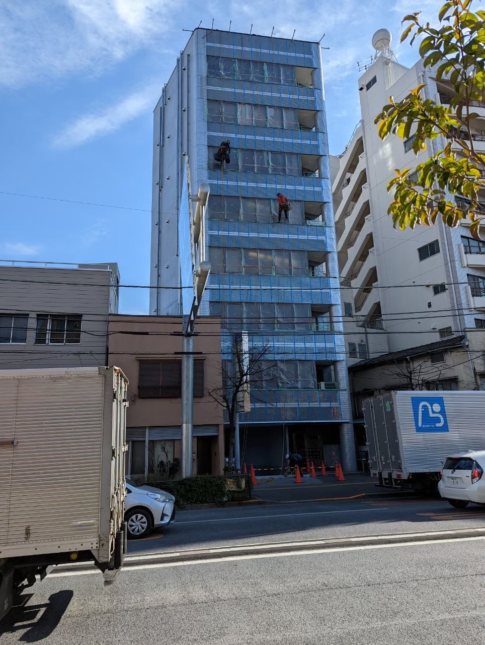 【施工事例】豊島区上池袋のオフィスビルで外壁改修工事｜漏水調査からロープアクセスによる補修まで対応