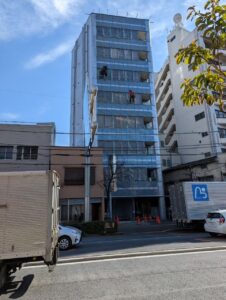 オフィスビル｜外壁改修工事・漏水調査｜ロープアクセス工法
