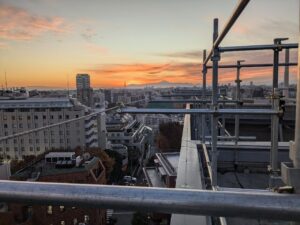 打診調査で建物全体を診断｜ロープアクセスによる予算に応じた部分改修工事【目黒区 Fビル】