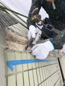 RC造＋ALC＋タイル貼りの7階建てマンションをロープアクセスで改修｜東京都多摩市 Mビル